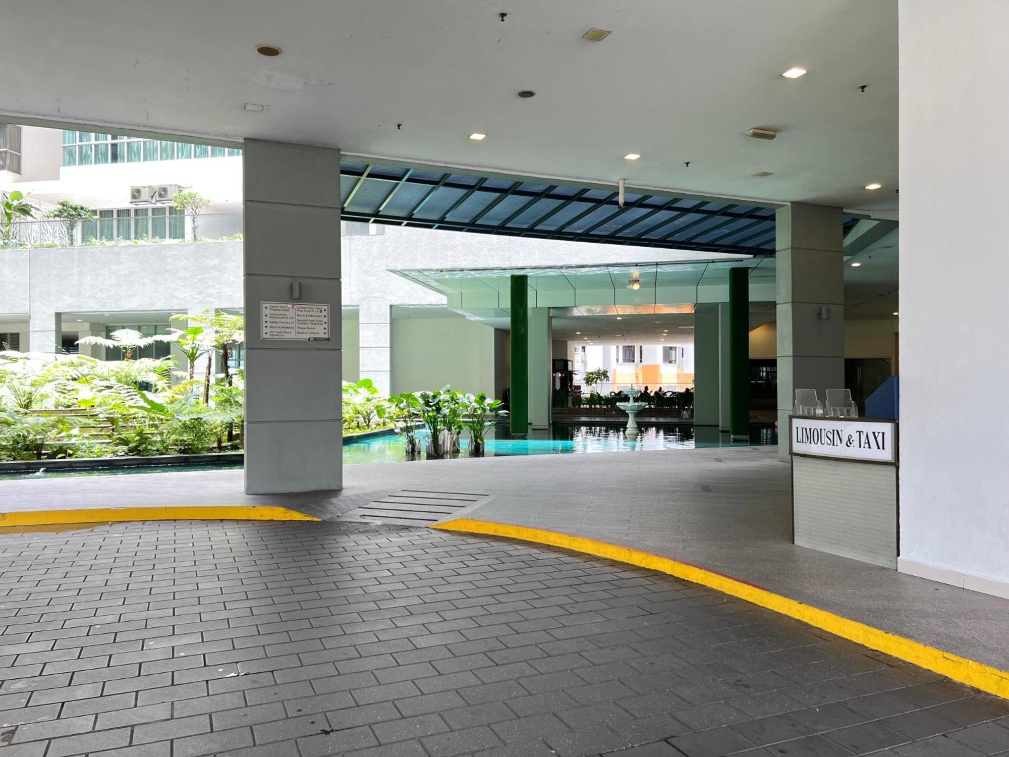 Regalia Spritz Empire Hostel クアラルンプール エクステリア 写真