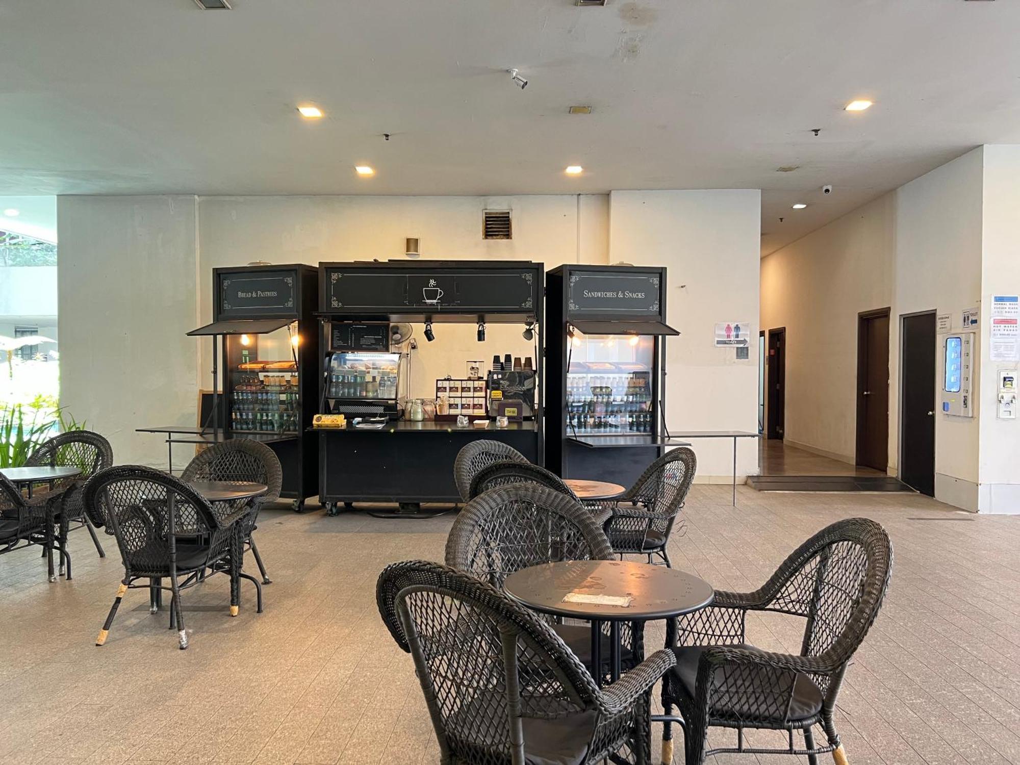 Regalia Spritz Empire Hostel クアラルンプール エクステリア 写真