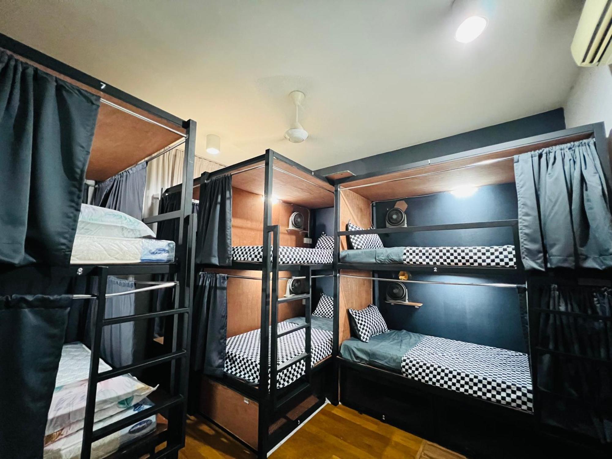 Regalia Spritz Empire Hostel クアラルンプール エクステリア 写真