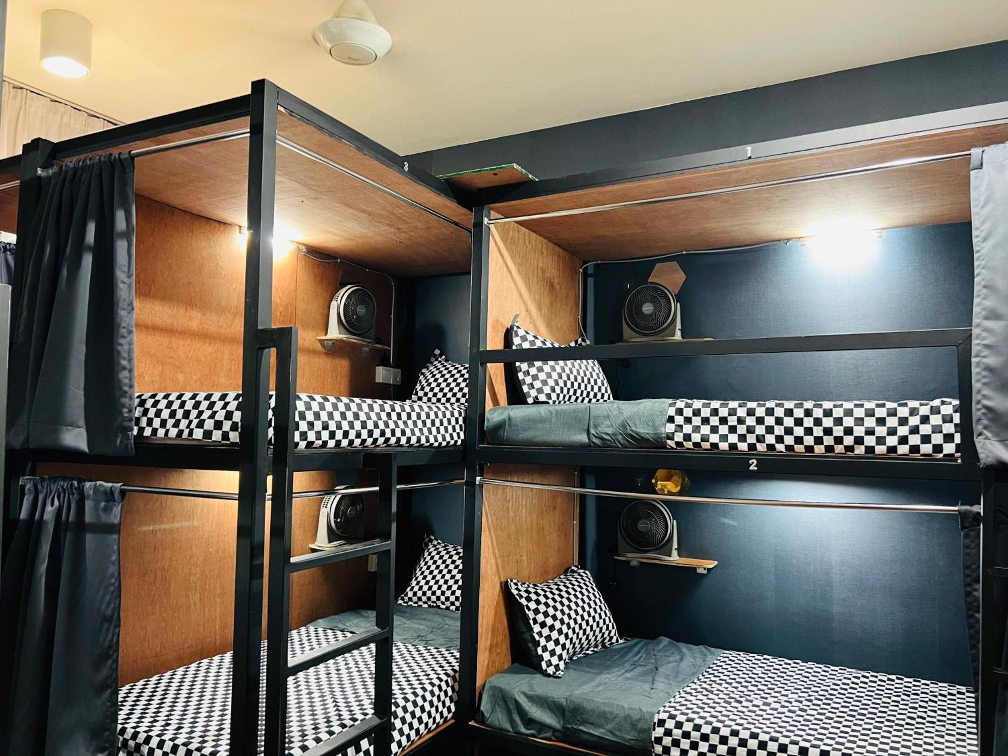 Regalia Spritz Empire Hostel クアラルンプール エクステリア 写真