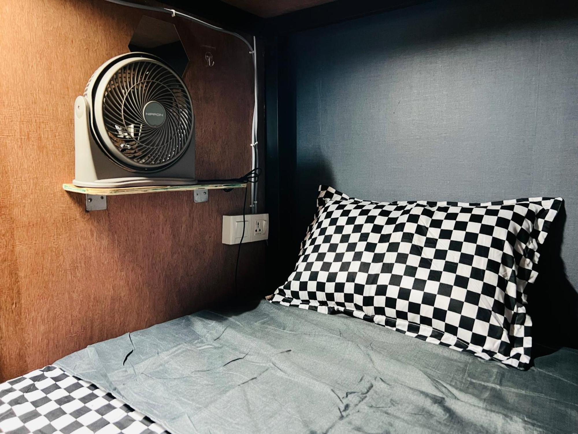 Regalia Spritz Empire Hostel クアラルンプール エクステリア 写真