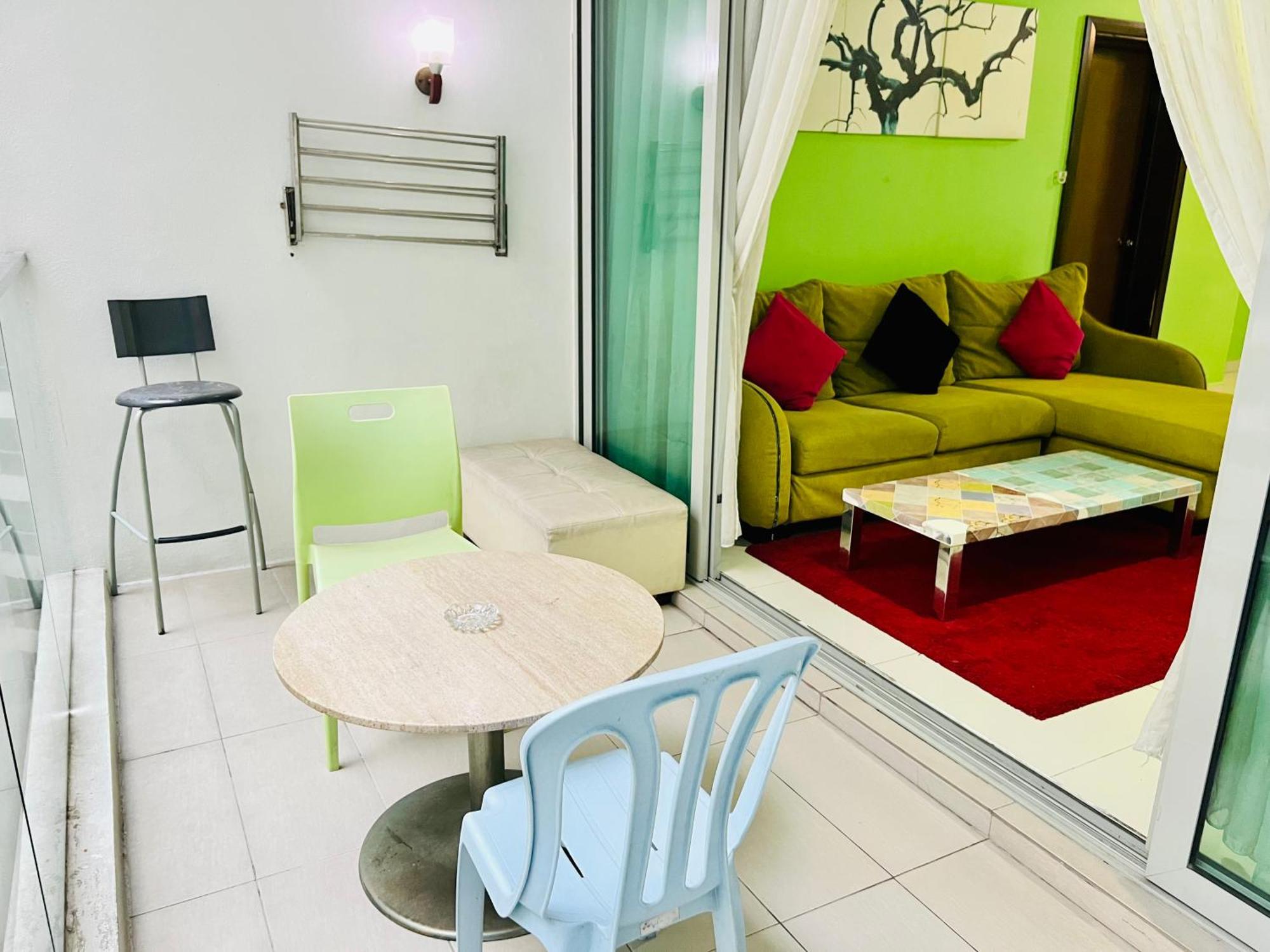 Regalia Spritz Empire Hostel クアラルンプール エクステリア 写真